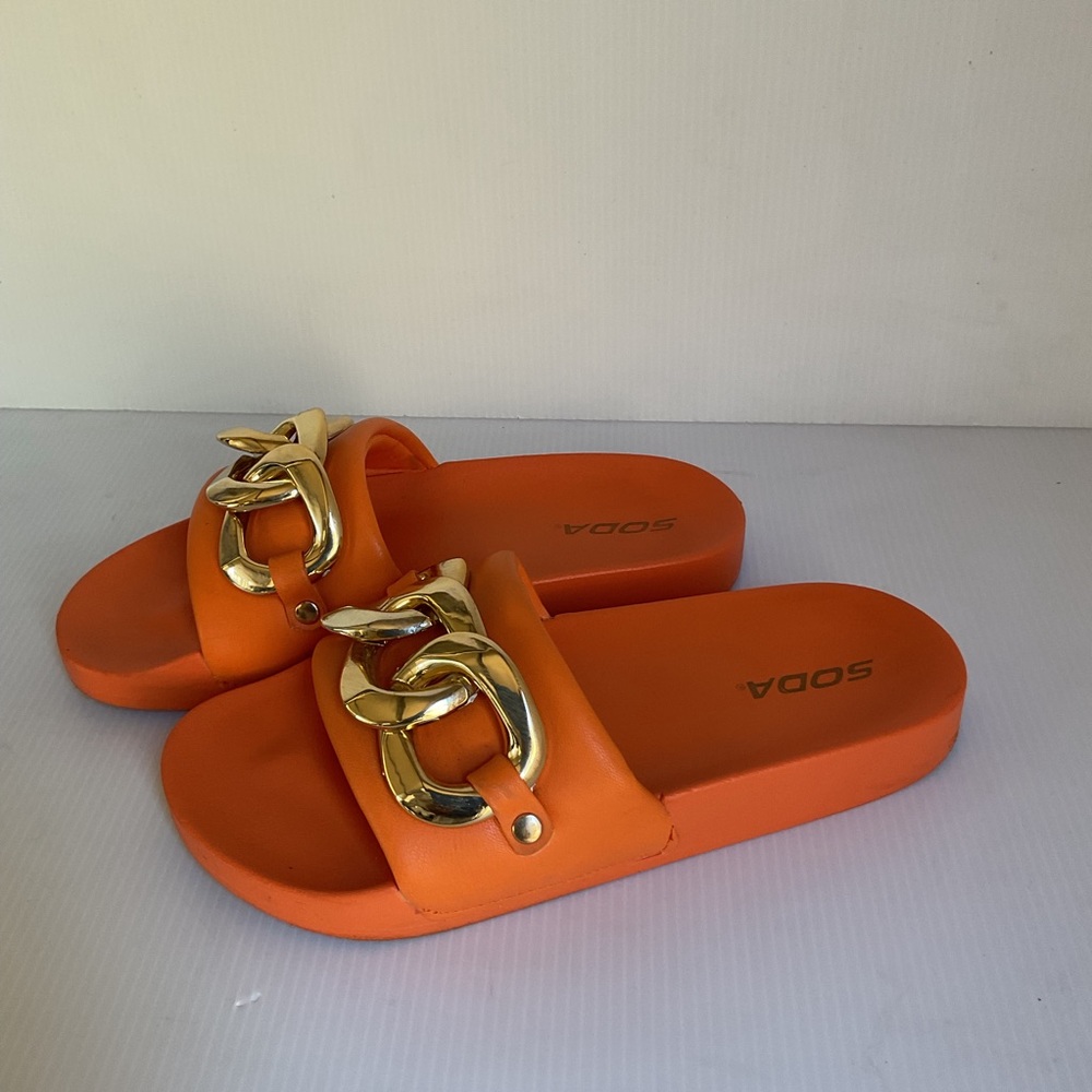 SODA Orange Slide Sandals with Gold Chain Women’s Size 6 - Picture 2 of 7
